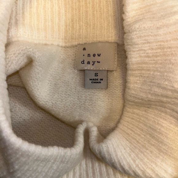 The Softest and Cozy Sweater Size Small New With Tags By a. new day - Picture 6 of 7